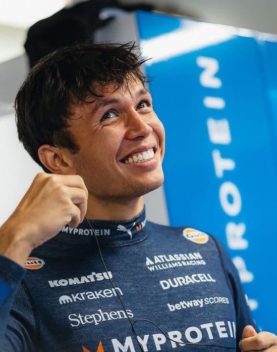 oscbonos's tweet image. it’s the first race of the season (source: trust me) so let’s do a moot hunt! #f1twt 🏎️🏎️

- 24 | she/her 
- mains: 81 &amp;amp; 23 
- a big fan of SV5 
- sometimes I’ll make a surprise edit! 
- love to yap and make friends 🫶

(minors dni pls!)