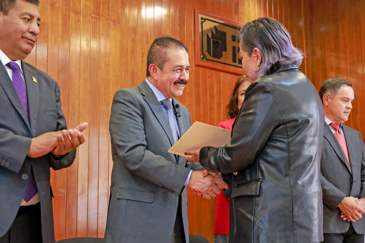 SeducEdoMex's tweet image. 🎉 ¡45 años de trayectoria del @isceem_oficial! 📚

🖊️ El Secretario Miguel Ángel Hernández Espejel encabezó esta celebración, resaltando el papel fundamental del Instituto en la investigación y la formación de docentes. 👩🏻‍🏫👨🏻‍🏫