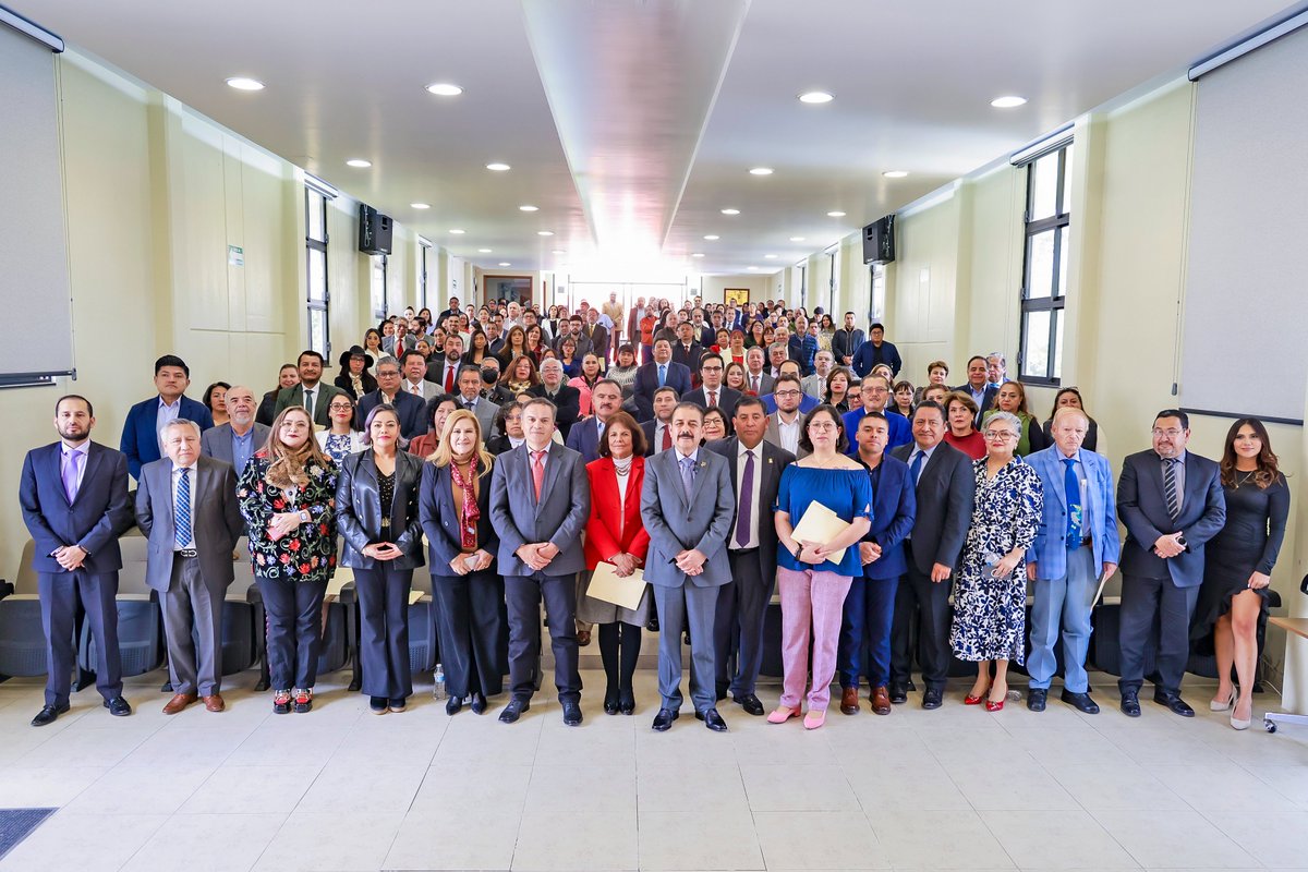 SeducEdoMex's tweet image. 🎉 ¡45 años de trayectoria del @isceem_oficial! 📚

🖊️ El Secretario Miguel Ángel Hernández Espejel encabezó esta celebración, resaltando el papel fundamental del Instituto en la investigación y la formación de docentes. 👩🏻‍🏫👨🏻‍🏫