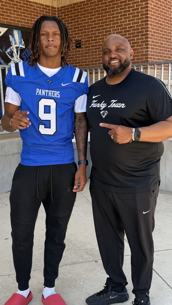 LemmingReport's tweet photo. Enjoyed my conversation with New Fort Worth North Crowley,TX Head Coach DeMarcus Harris and his star cornerback John Meredith. North Crowley is one of the top programs in Texas and everyone’s excited about Coach Harris coming on board.⁦@DemarcusHarri01⁩ https://t.co/oCspYWHWhO