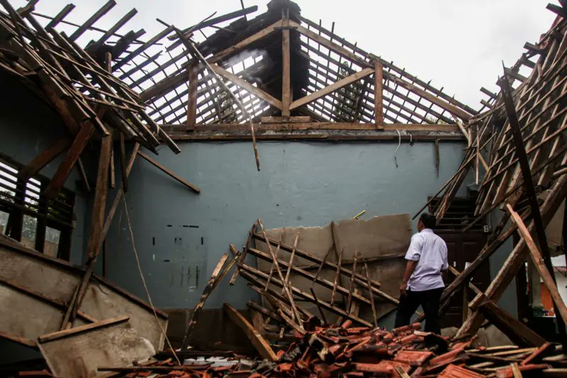 Dosen Kesayanganmu tweet media