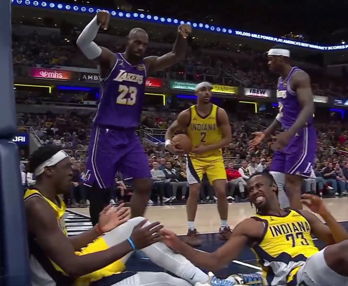 BronMuse tweet media