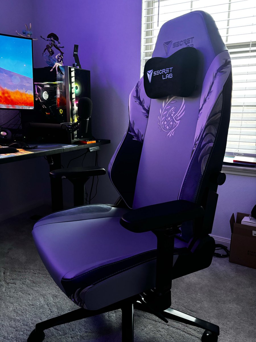 One step closer to the dream game room set up! Magnus desks next! #Secretlab