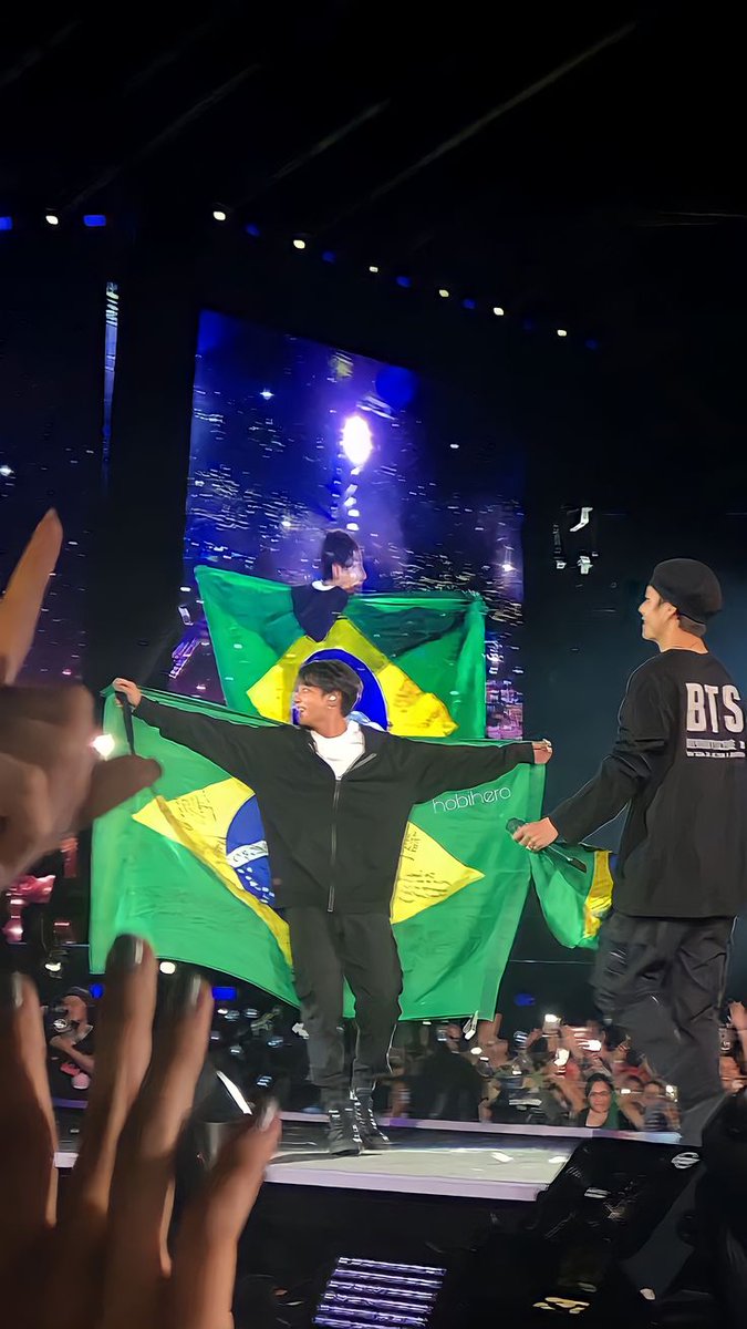 debs⁷ VAI VER O BTS tweet media