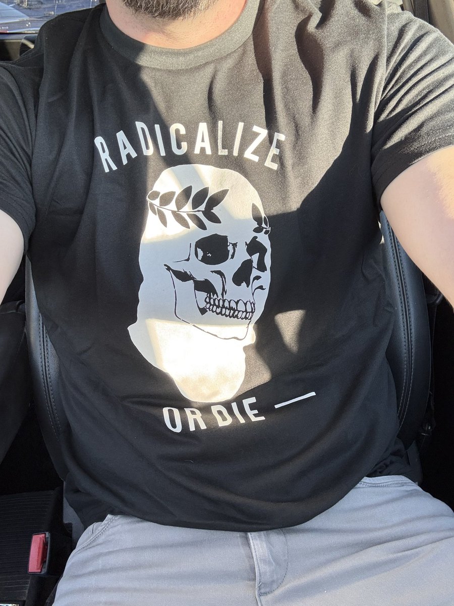 𝘉𝘜𝘓𝘓𝘌𝘛 𝘏𝘖𝘓𝘡 tweet media