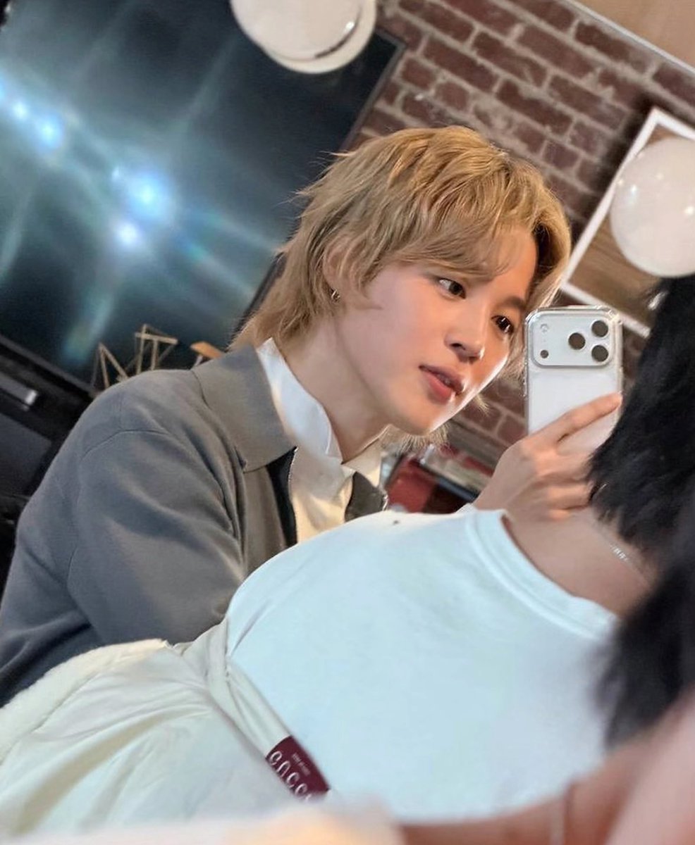 aribanger tweet media