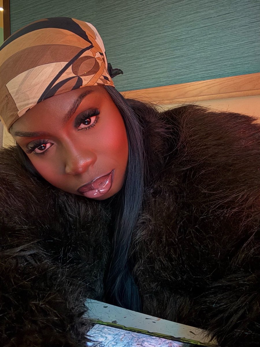 Mimi the music blogger tweet media