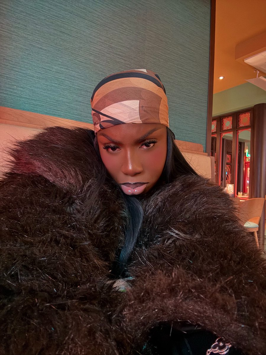 Mimi the music blogger tweet media