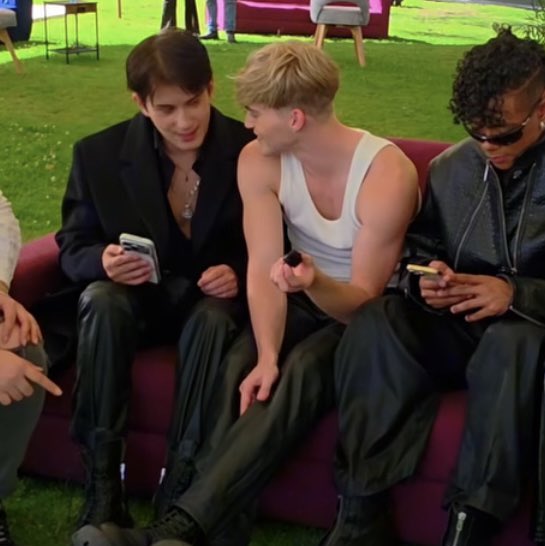 alebi daily tweet media