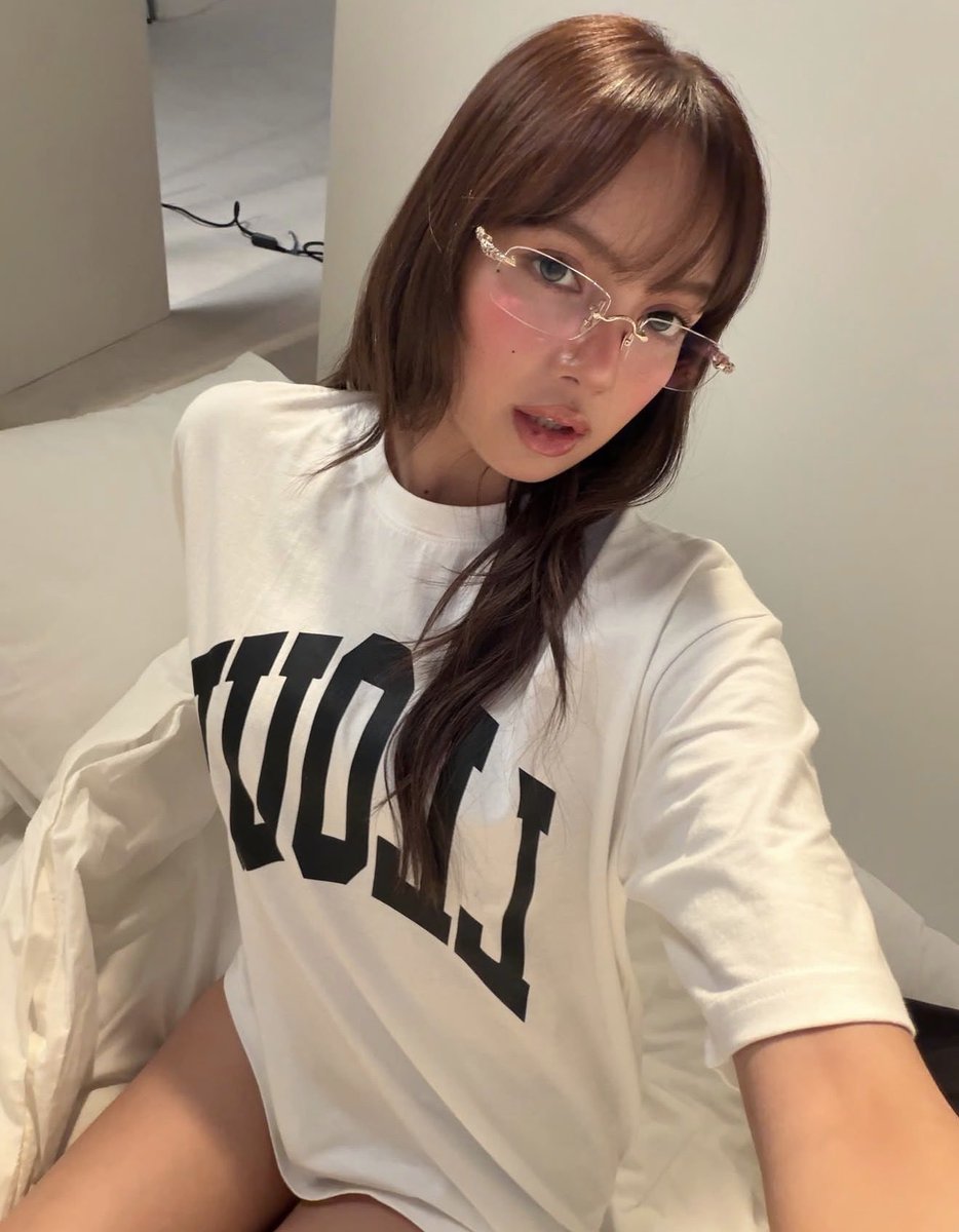 hourly lisa tweet media