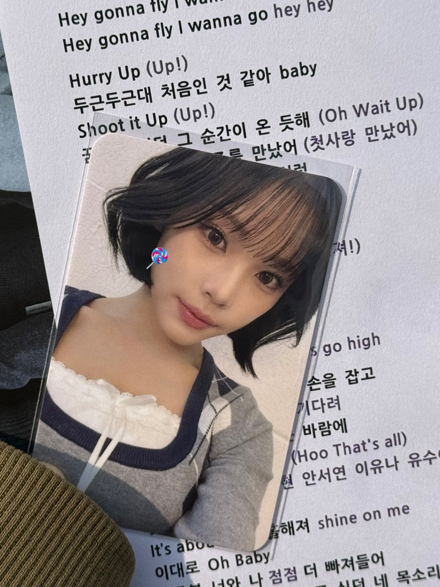 candyzzang_'s tweet photo. 시현이 엠카 공방 포카 😻💕 https://t.co/qIZwBtIlyl