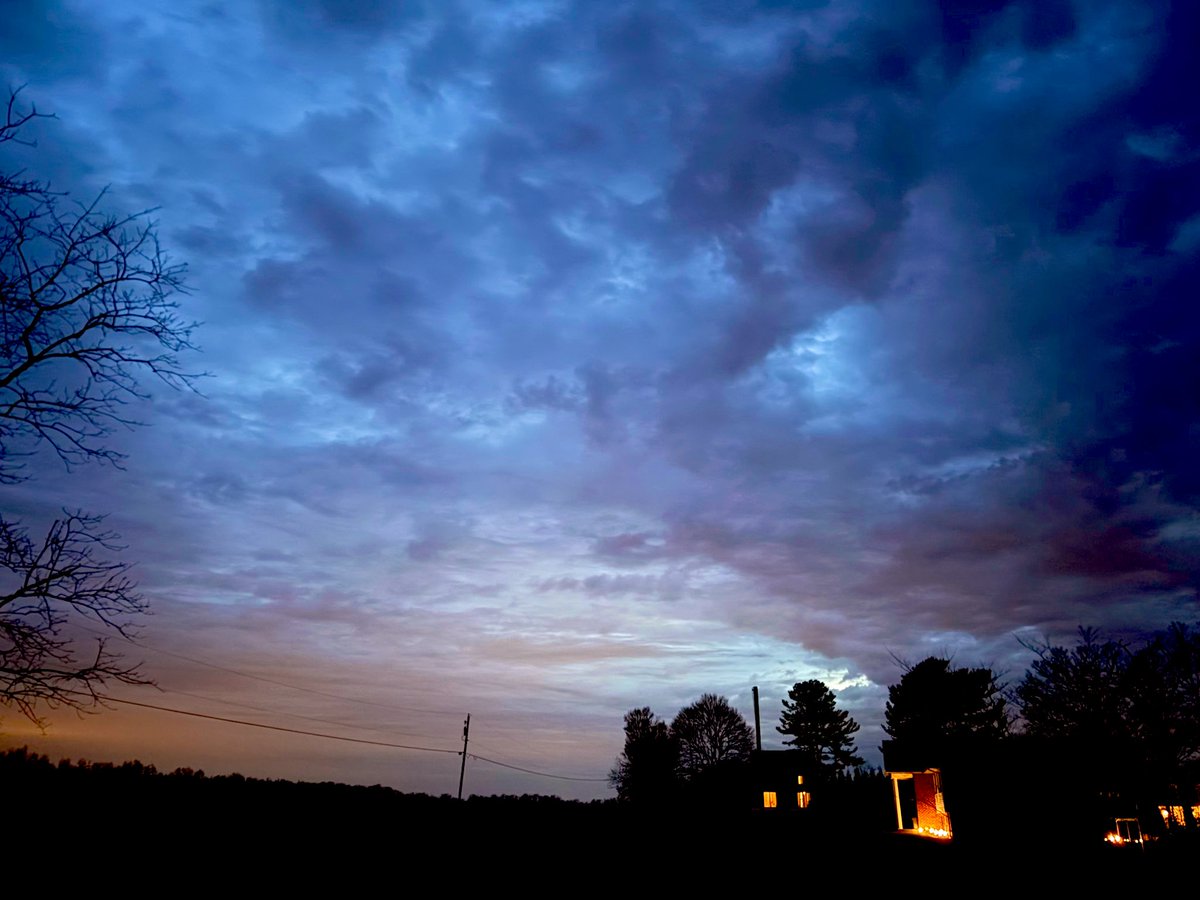 caitmarb5's tweet image. They only love you when you’re shining… not when you’re surviving #sunset #foryouシ  #natural