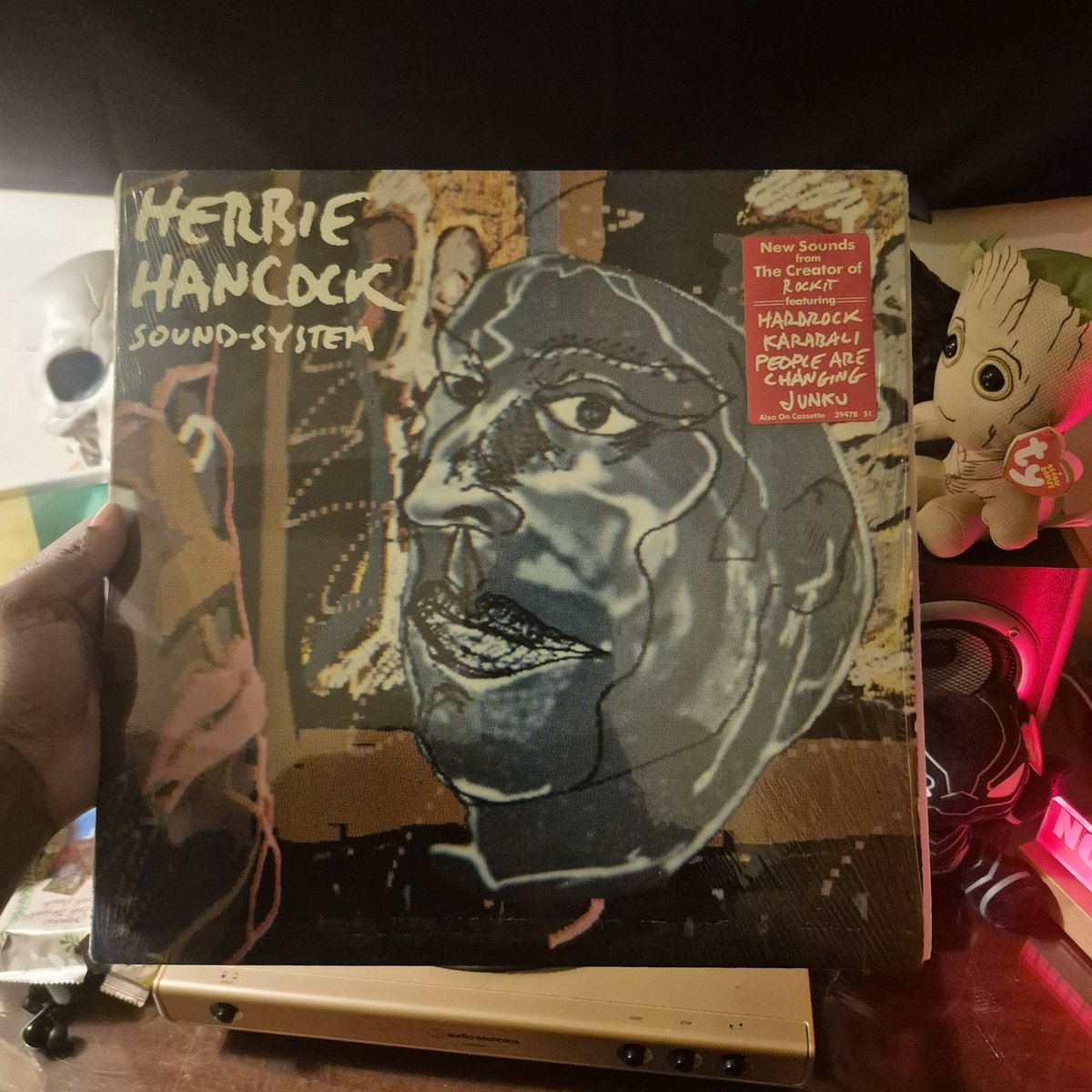 beyondbinary91's tweet image. #NowSpinning: Sound System by Herbie Hancock #SoundSystem #HerbieHancock #Fusion #Jazz #JazzFusion #VinylCollector #VinylCollection #VinylCommunity #OnMyTurntable 

This is a truly underrated Herbie Hancock album.