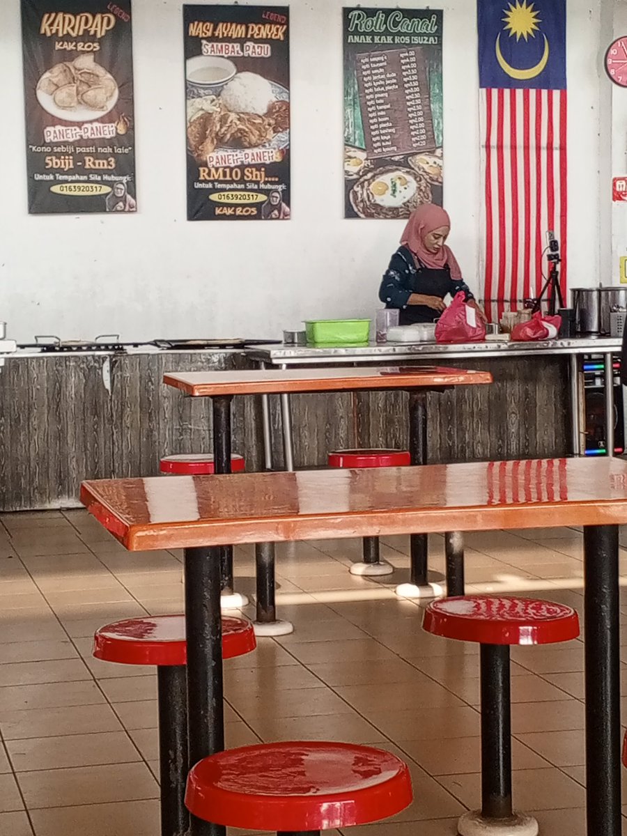 Ngopi kejap kat gerai member meniaga roti canai. Aku time cuti pasti singgah sini sbb support member meniaga. Alhamdulillah. Dah 4 tahun support dia meniaga. 🤲🫡✅