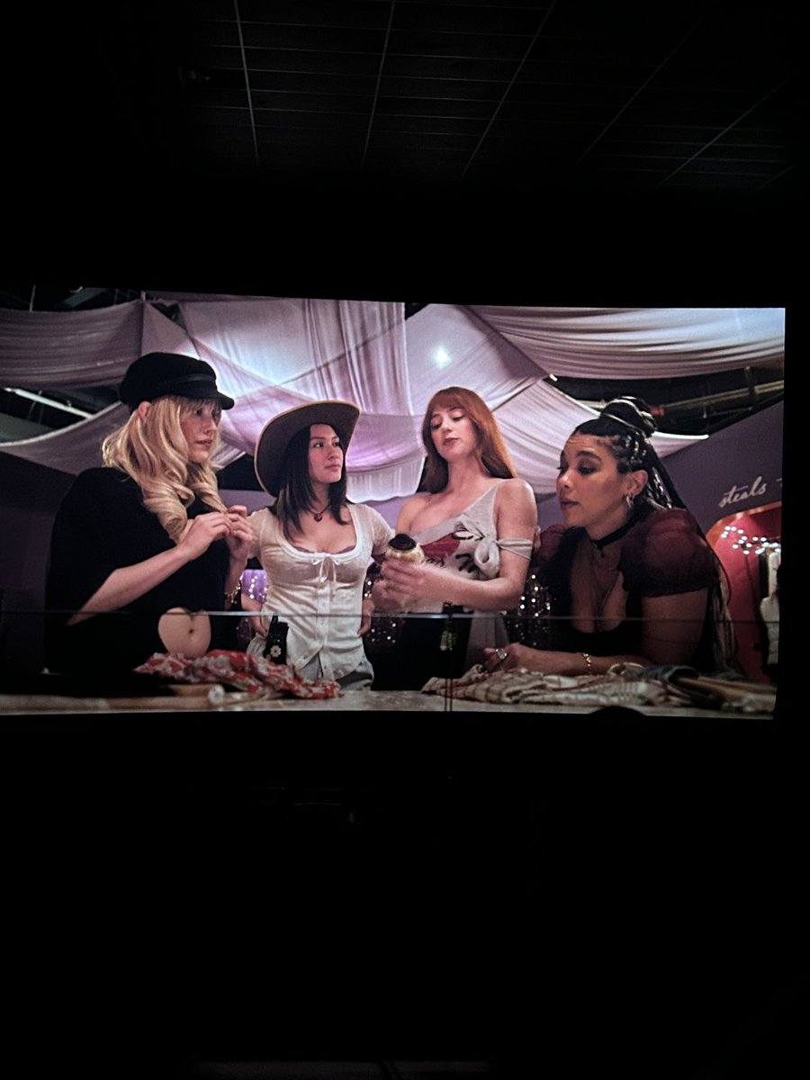edvinswaist's tweet photo. lola tung in forbidden fruits u were everything https://t.co/FAY99pBzAl