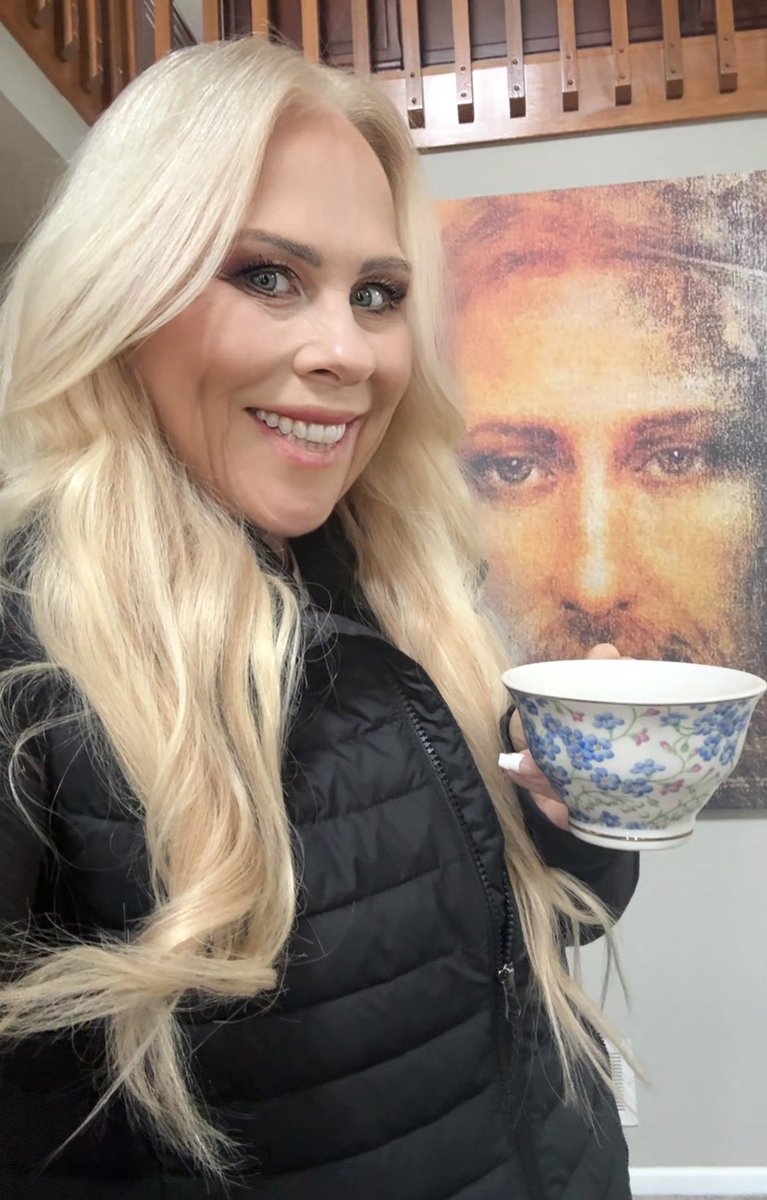 JillyJill tweet media