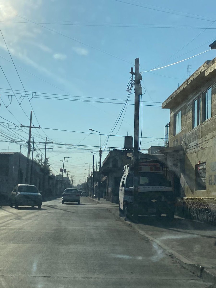 juancamaneimx's tweet photo. Ambulancia tiene dias en banqueta, no deja el libre paso a los peatones y estorba a automovilistas que dan vuelta en ver si vienen carros urge !!!
 josefa Ortiz de Domínguez 131c sn felipe hueyotlipan https://t.co/CIe01OQh2n… @SSPGobPue  @JCarlos_Valerio  @Hechizero_38 @SSC_Pue https://t.co/YuUlTf6dAK