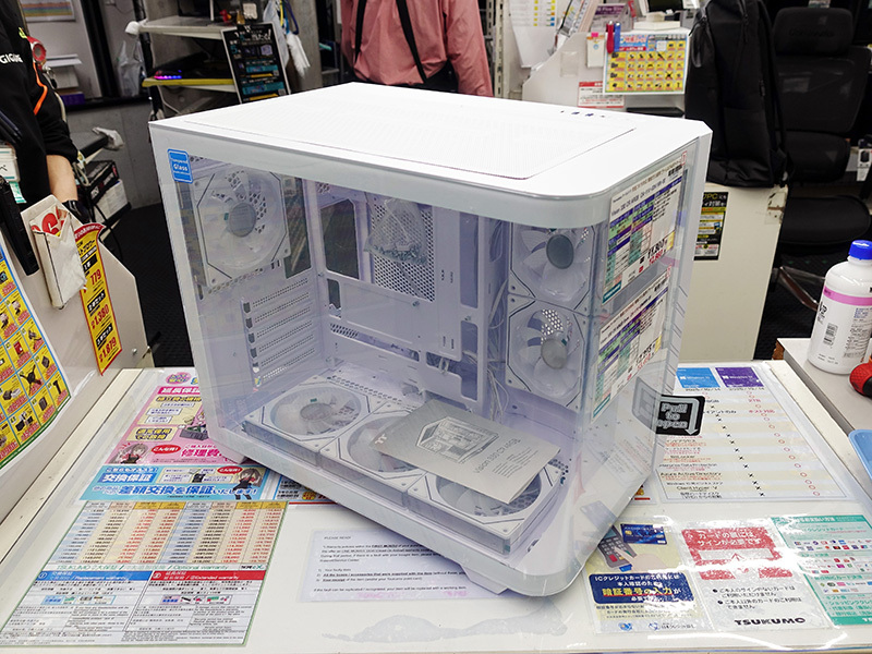 watch_akiba's tweet image. 更新：Thermaltakeの安価なピラーレスケース「Vision 330 CR ARGB」が登場、ARGBファン×6基搭載 akiba-pc.watch.impress.co.jp/docs/news/news… #自作PC #Thermaltake