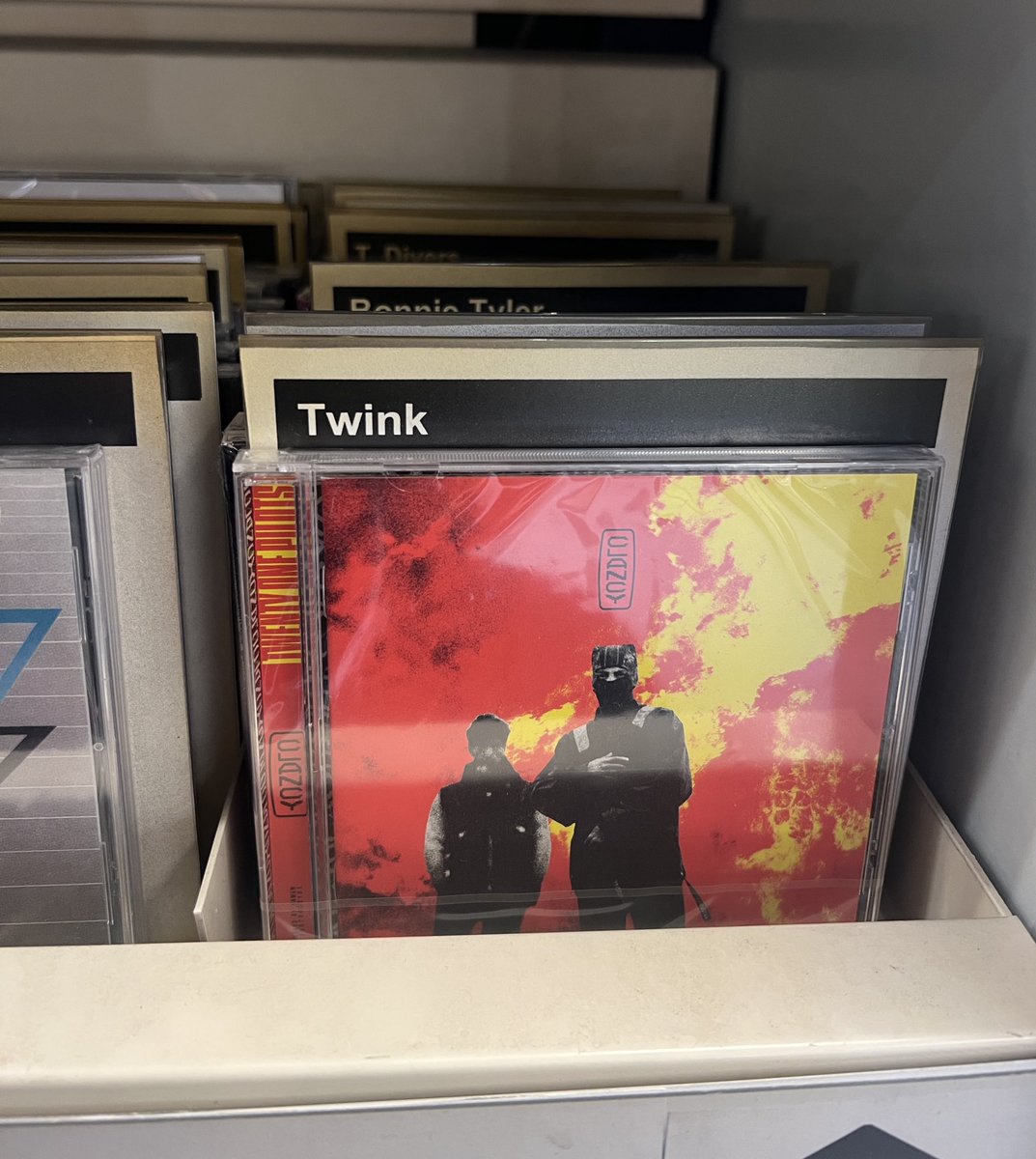 esphir ≈ tweet media