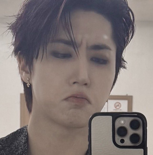 ahsacsfan's tweet image. dei meu máximo pra deixar as cores parecidas 💔 atrasado mas ainda pode pq no meu brasil ainda é dia 25 💋🇧🇷 EU NAO IA FALTAR NO SSD MAIS IMPORTANTE DO ANO

#SSD #StaySelcaDay #STAY #HANJISUNG #한지성 @Stray_Kids
#스트레이키즈 #STAY
#StrayKids8thAnniversary
#YouMakeStrayKidsStay