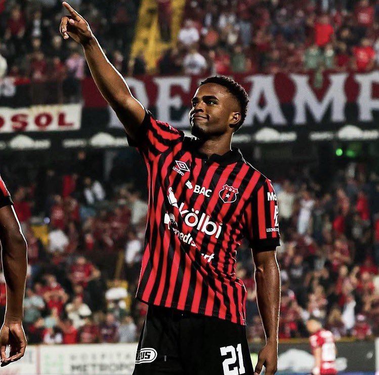 Un Manudo en Tibás tweet media