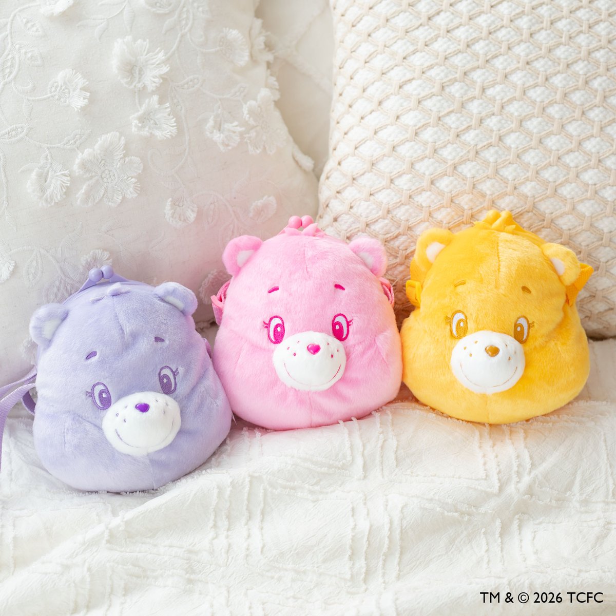 charatoru's tweet image. 🌈3月発売商品💖
【ケアベア™ フェイスがまぐち】

#ケアベア のかわいいフェイスが、がまぐちになって登場🌈
ショルダーストラップがついているので、お出かけにもぴったりです✨
#carebears

取扱店舗はこちら
🔗sk-japan.co.jp/charatoru/char…

@carebears_jp @carebears