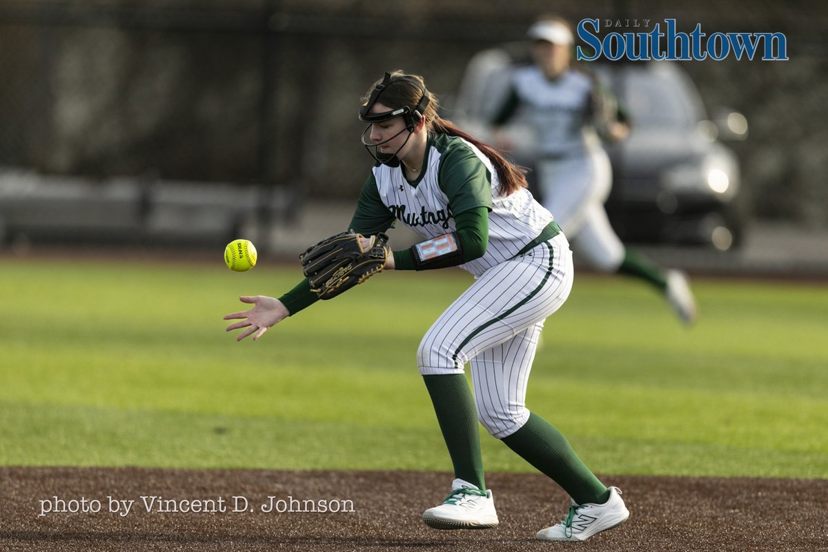 VincentDJohnson's tweet photo. The Battle of 99th Street, #MotherMcAuley vs. #EvergreenPark, was a great welcome back to covering #softball this season for me. Here's some photo highlights from the 4-3 Mac win before @JeffVorva story comes out in the @DailySouthtown. Follow @SouthtownSports for more.

@EPCHSAthletics @epchssb @MightyMacSB @MMcMightyMacs