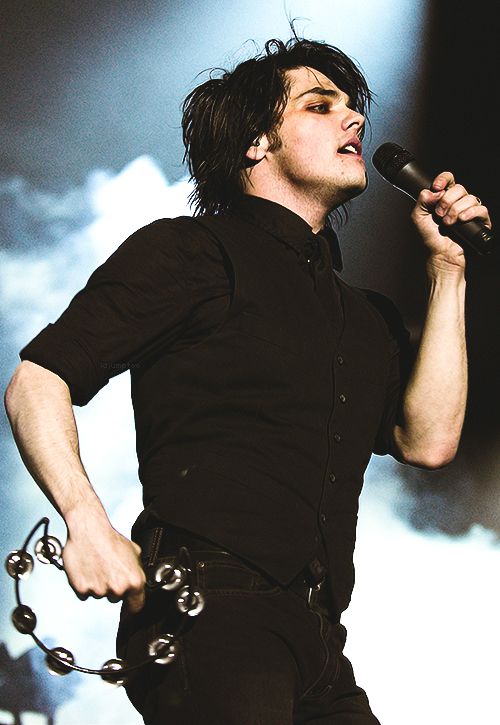 angela ⚔︎ tweet media