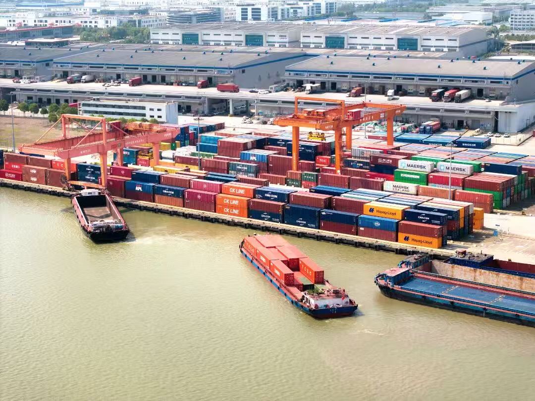 SIPnewscenter's tweet image. #SIP’s foreign trade got off to a strong start in the first two months of 2026.📈 Total imports and exports reached 203.85 billion yuan ($29.55 billion), up 79.4% year on year and ranking first in #Suzhou. 

RCEP members and Belt and Road partner countries remained key drivers of