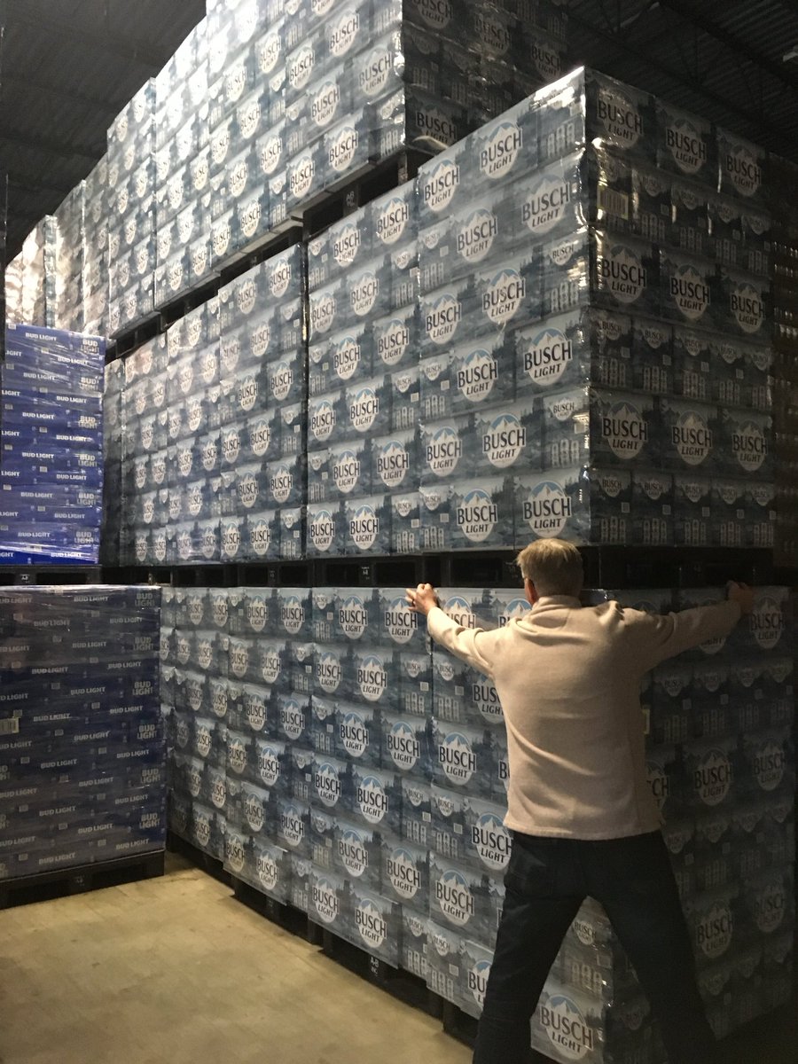 KimikeMike's tweet photo. Don’t take my #buschlight to Huston…#GBR #Nebraskaball https://t.co/oemzNMNa6a
