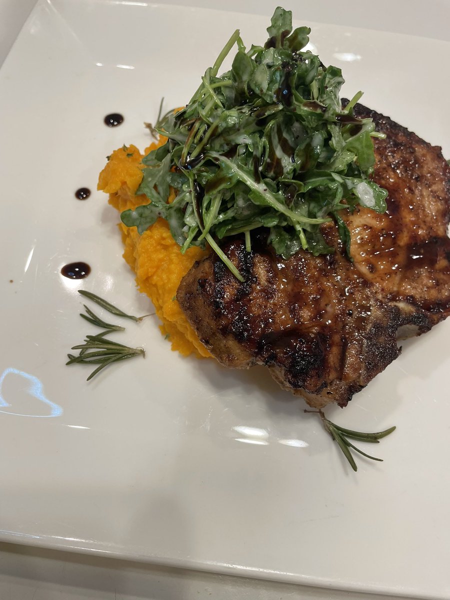 Chef_VNell's tweet image. Savory Sweet Potato Mash, Fig Glazed pork Chop &amp;amp; Peach Poppy Seed Vinaigrette tossed in Arugula #chefvnell #gottahaveitseasonings #truecooks #foodnetwork #ironchef