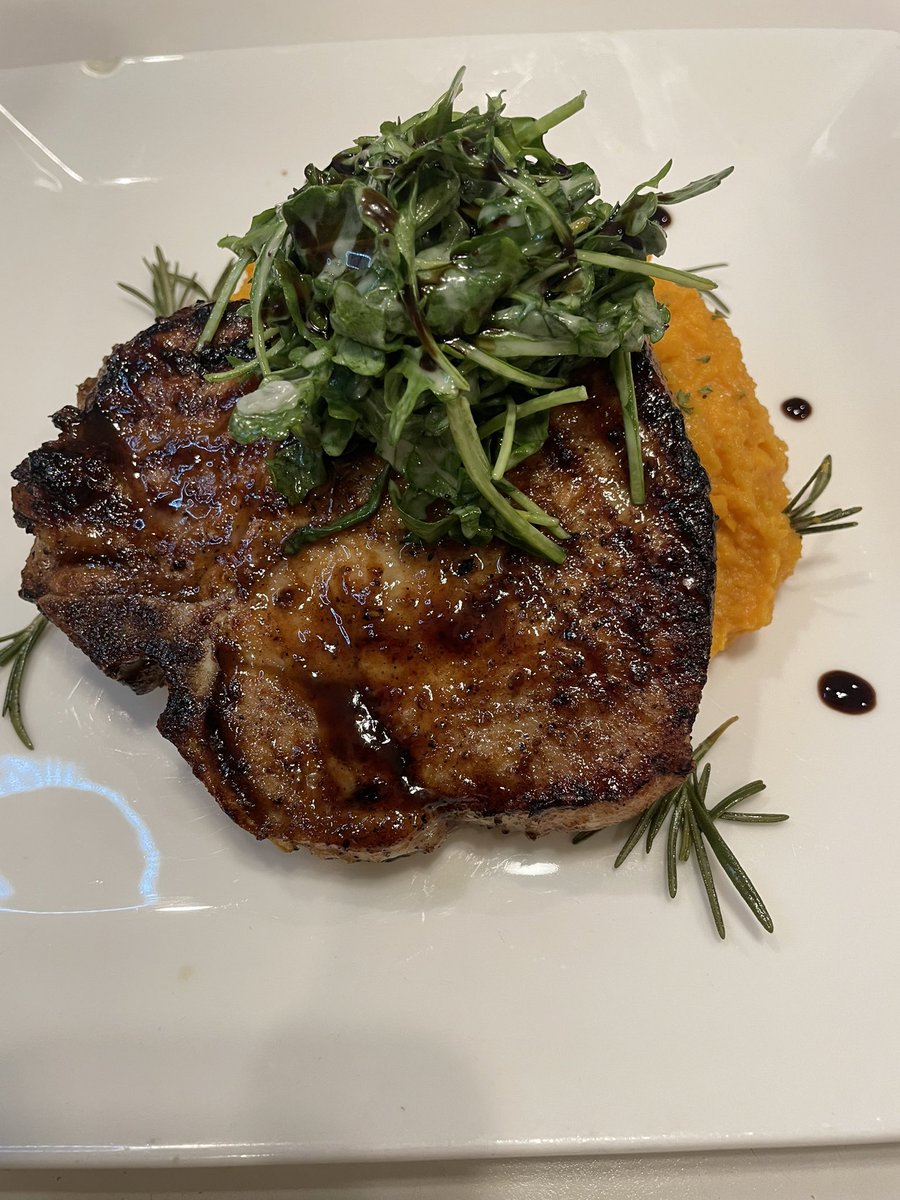Chef_VNell's tweet image. Savory Sweet Potato Mash, Fig Glazed pork Chop &amp;amp; Peach Poppy Seed Vinaigrette tossed in Arugula #chefvnell #gottahaveitseasonings #truecooks #foodnetwork #ironchef