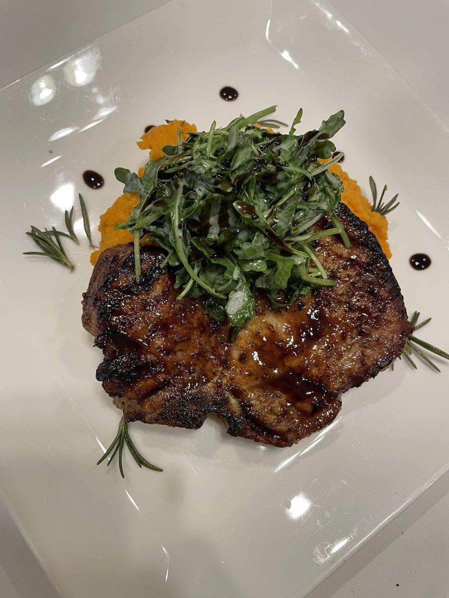Chef_VNell's tweet image. Savory Sweet Potato Mash, Fig Glazed pork Chop &amp;amp; Peach Poppy Seed Vinaigrette tossed in Arugula #chefvnell #gottahaveitseasonings #truecooks #foodnetwork #ironchef