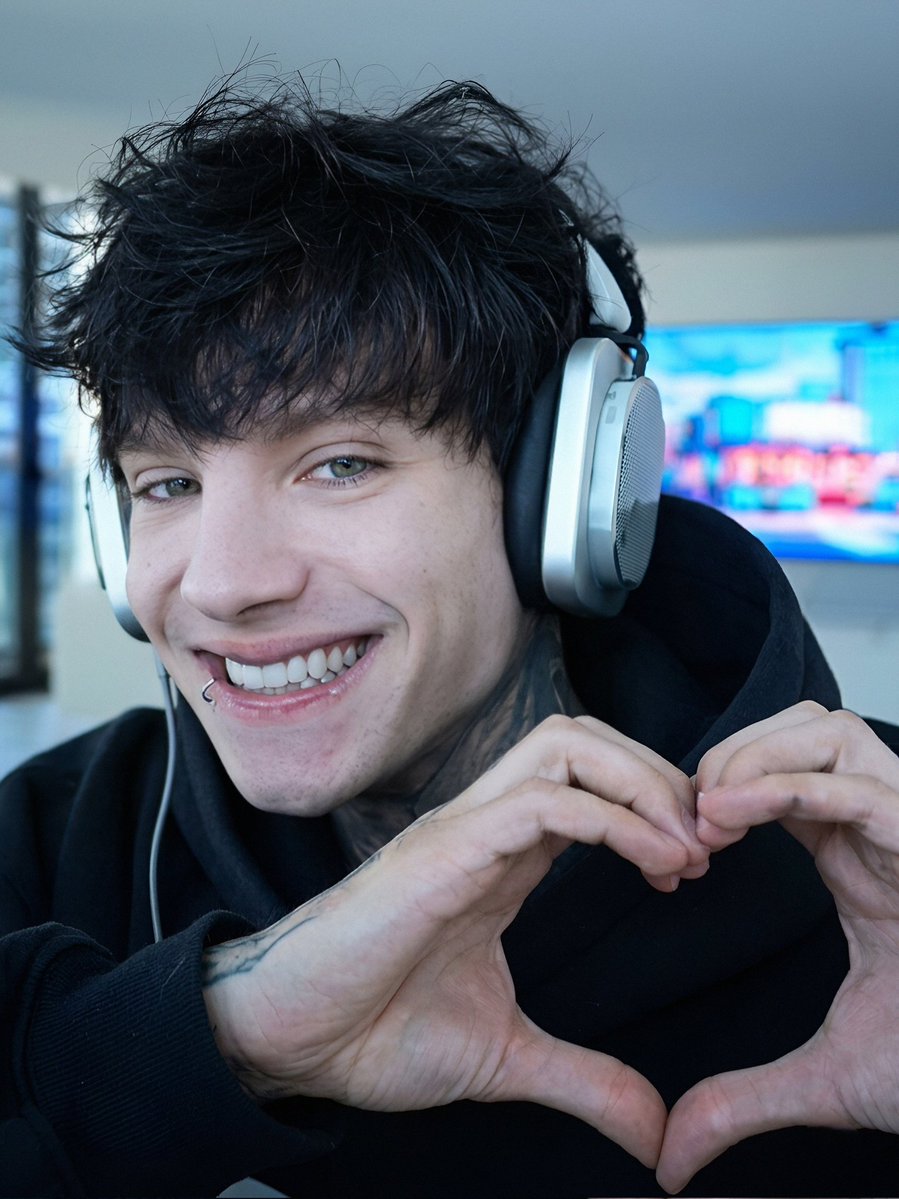 plus_07🖤 tweet media