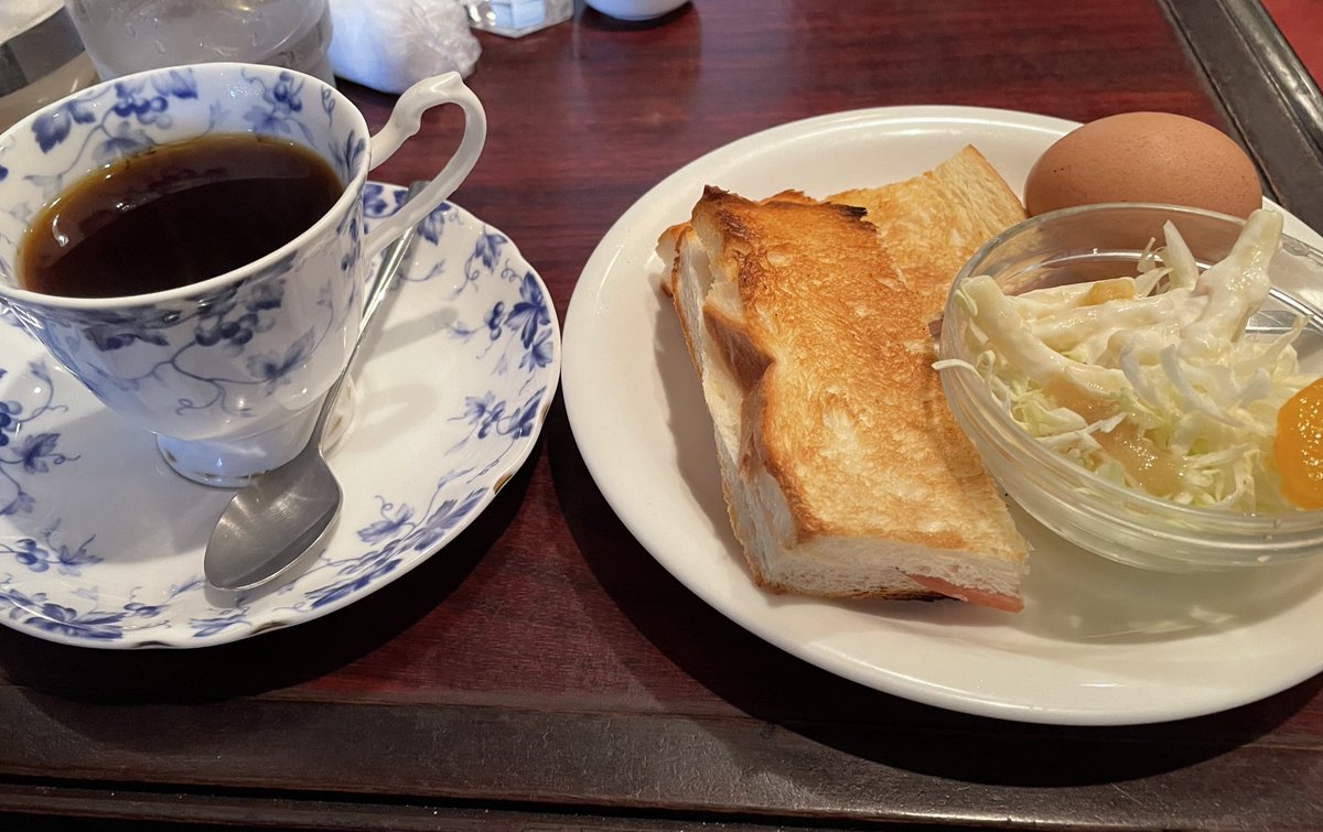 喫茶店でモーニングセットを堪能してしまった。