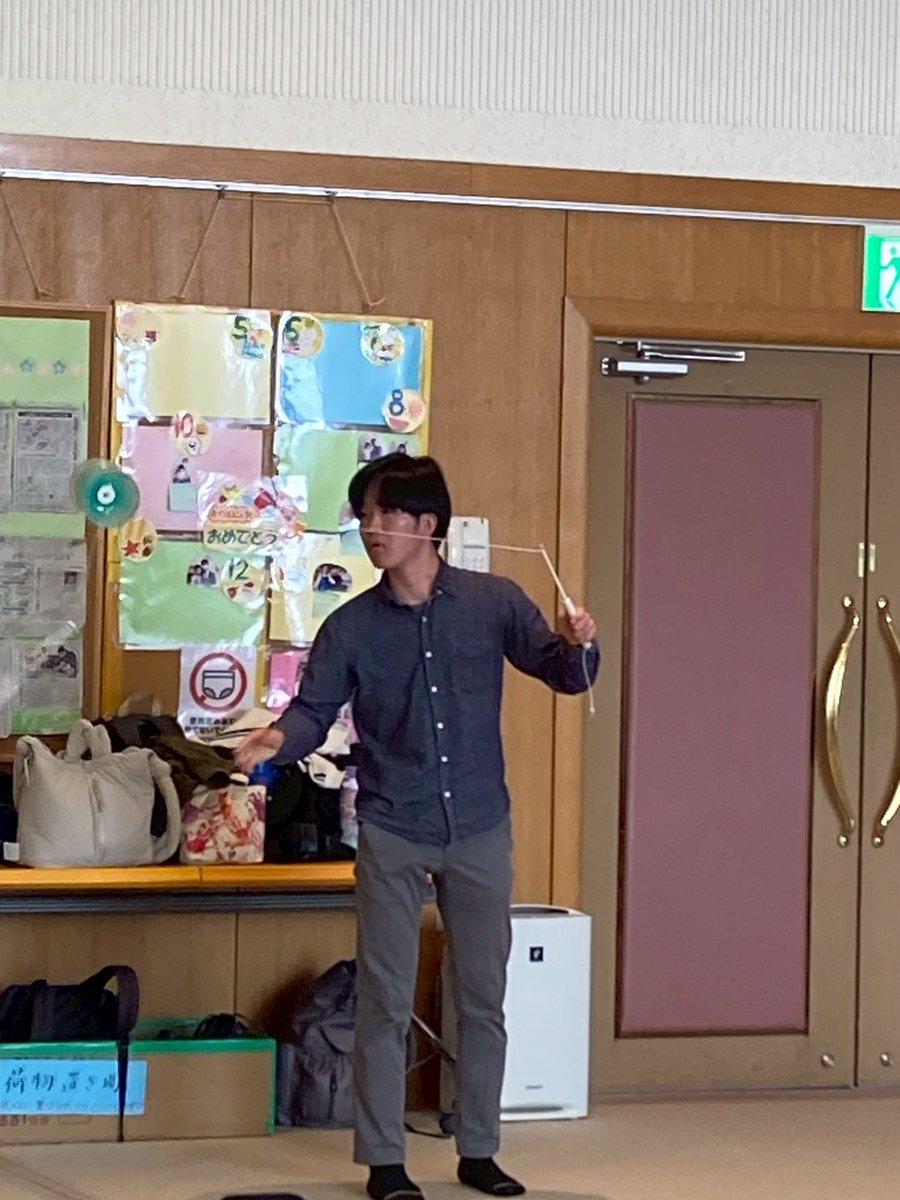 husm_magic's tweet photo. ご依頼を受け、3/24（火）に引佐子育て支援広場でのマジックショーに参加させていただきました！
たくさんのお子さんが楽しそうに見てくださり、私たちも楽しんで披露できました！✨
引佐子育て支援広場さん、ありがとうございました🥰
3/27（金）にも参加させていただきます！よろしくお願いします🙌 https://t.co/08vETZ3eat