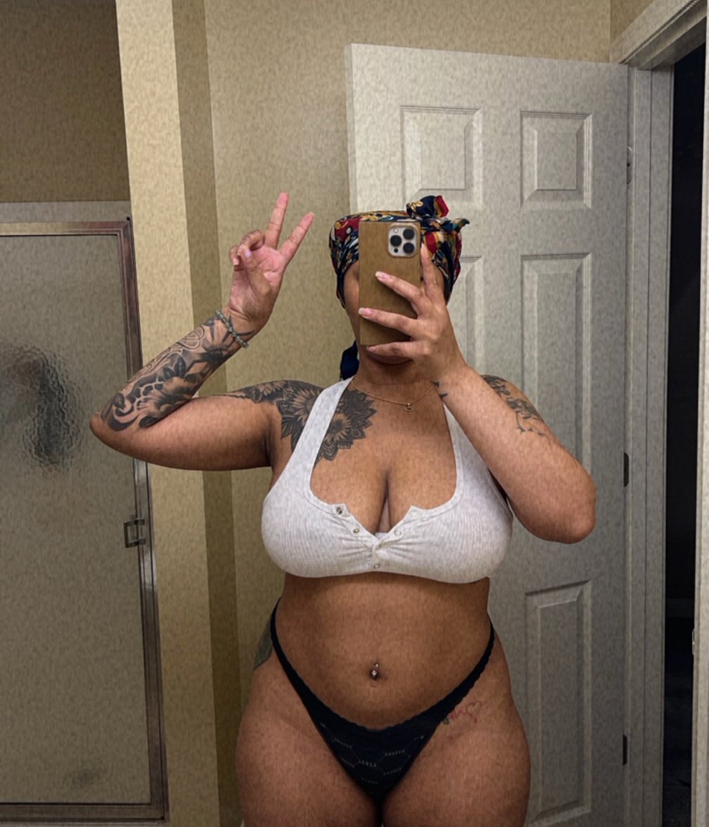 BellesVvs's tweet photo. Wanna stay in with me today? 😝🥰😏 https://t.co/tN1sldW03b