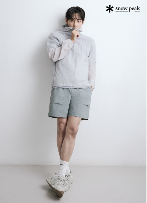 KTH_Kcrew's tweet photo. BTS 뷔, 스노우피크 어패럴 간절기 레이어링 스타일 제안

스노우피크 모델 뷔
SNOW PEAK AMBASSADOR V 
V FACE OF SNOW PEAK APPAREL  #TaehyungxSnowPeak 
#VxSnowPeakApparel https://t.co/ve9tcnPsXi