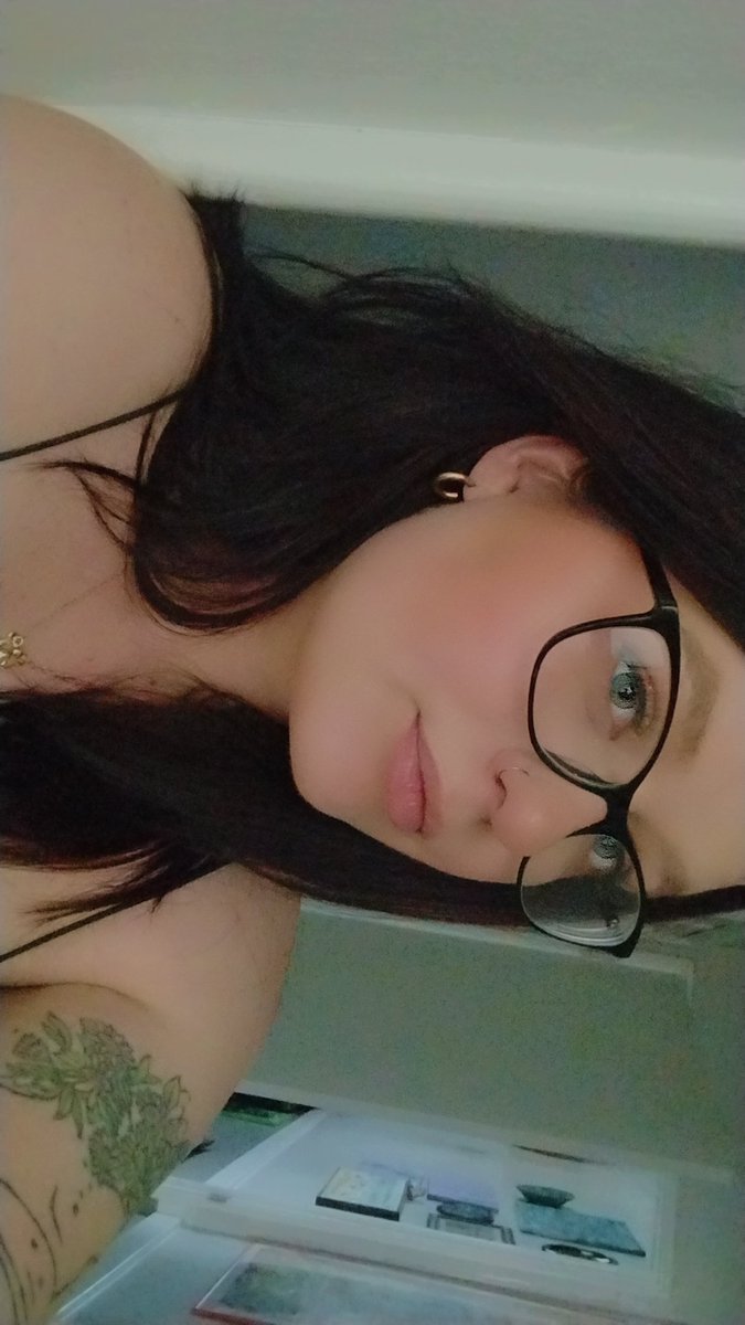 RogueChickTTV tweet media