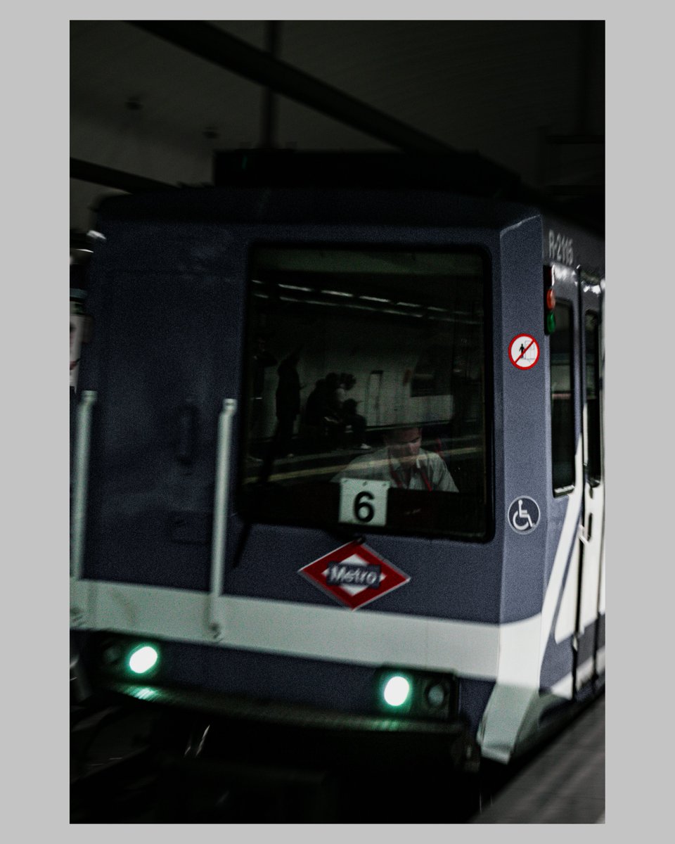 AxelRed5's tweet photo. Los metro de esta línea tienen un toque especial. #madrid #photographylovers https://t.co/NNK6M08oLu