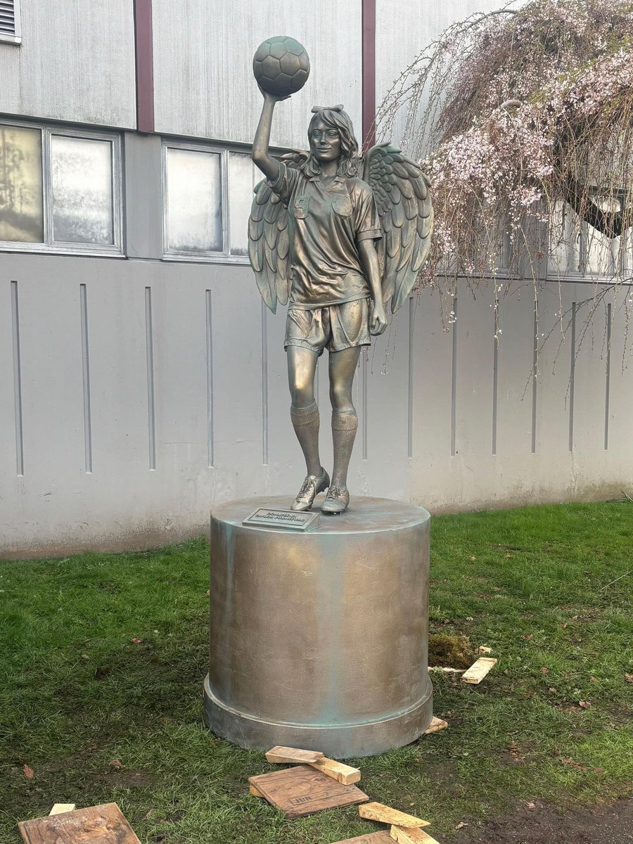 YELLOWJACKETS UPDATES tweet media