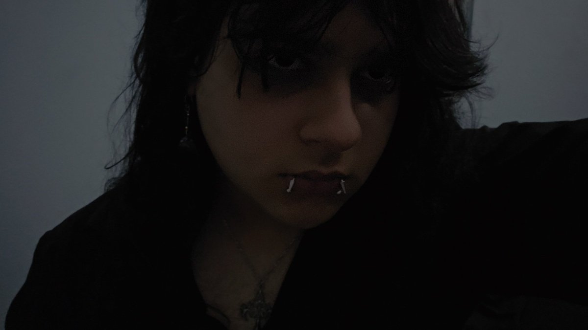 PrxttyMurci's tweet photo. Hello #nsfwtwtً

Looking for moots and people to talk to

I'm a metalhead btw so make out session with some deathcore ? 👀

For the kinks I can't personally tell you a list but knifeplay.

I cross dress

Also let me be your vampire boyfriend <3 

#nsfwtwtً #promotwt https://t.co/Tv5JRfSXZL