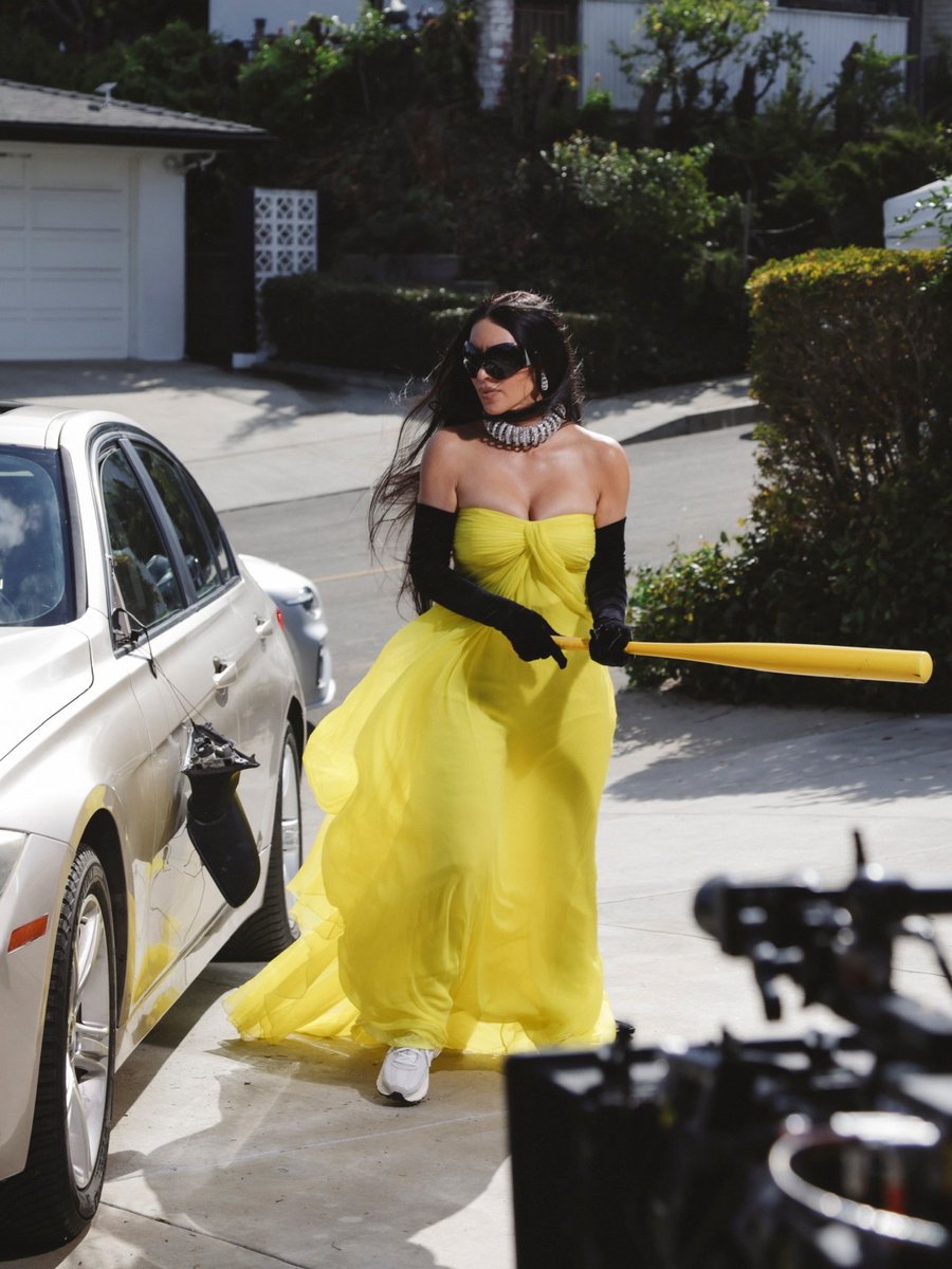 Access Kardashian tweet media