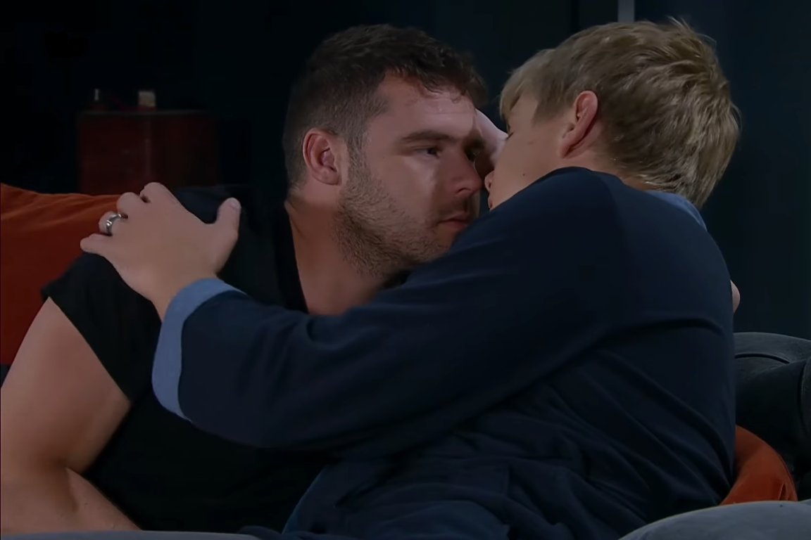 sh3oz__'s tweet image. so softttt💞✨ #robron