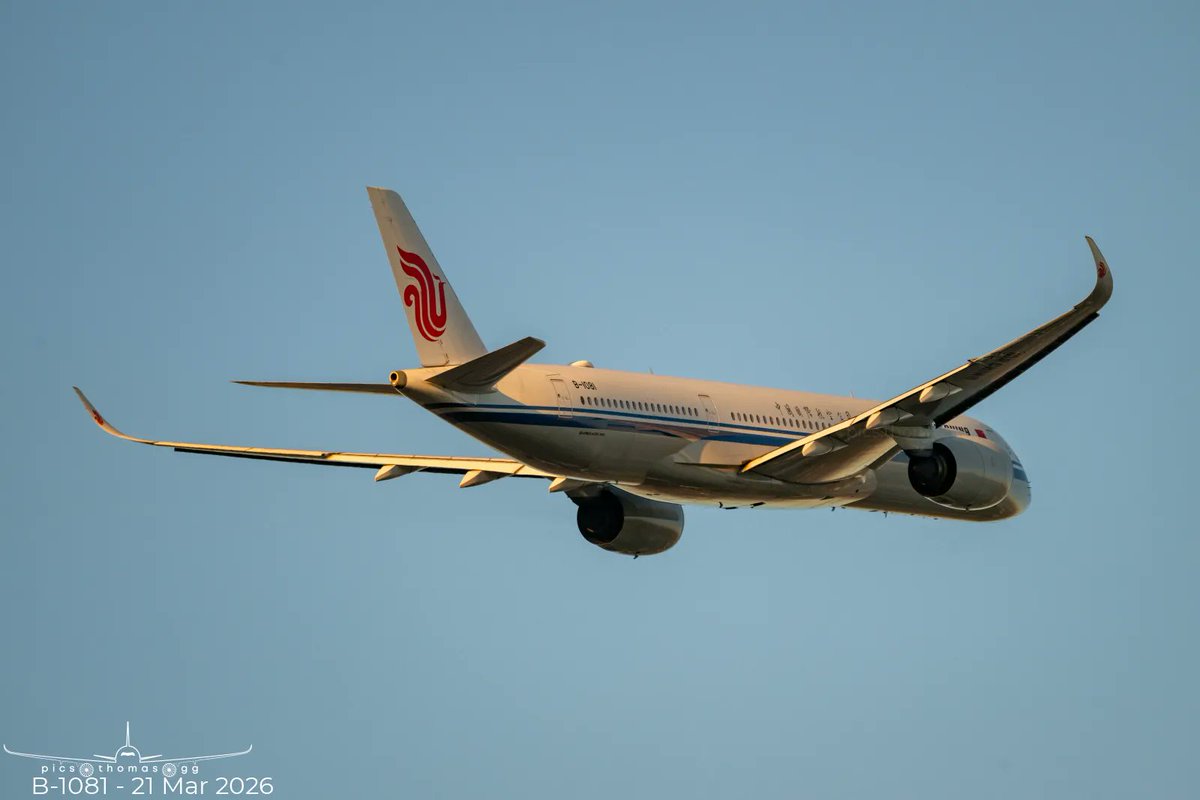 picsthomasgg's tweet image. #A350 @AirChinaNA B-1081 catching the sun on departure out of Heathrow on Saturday evening's CA856