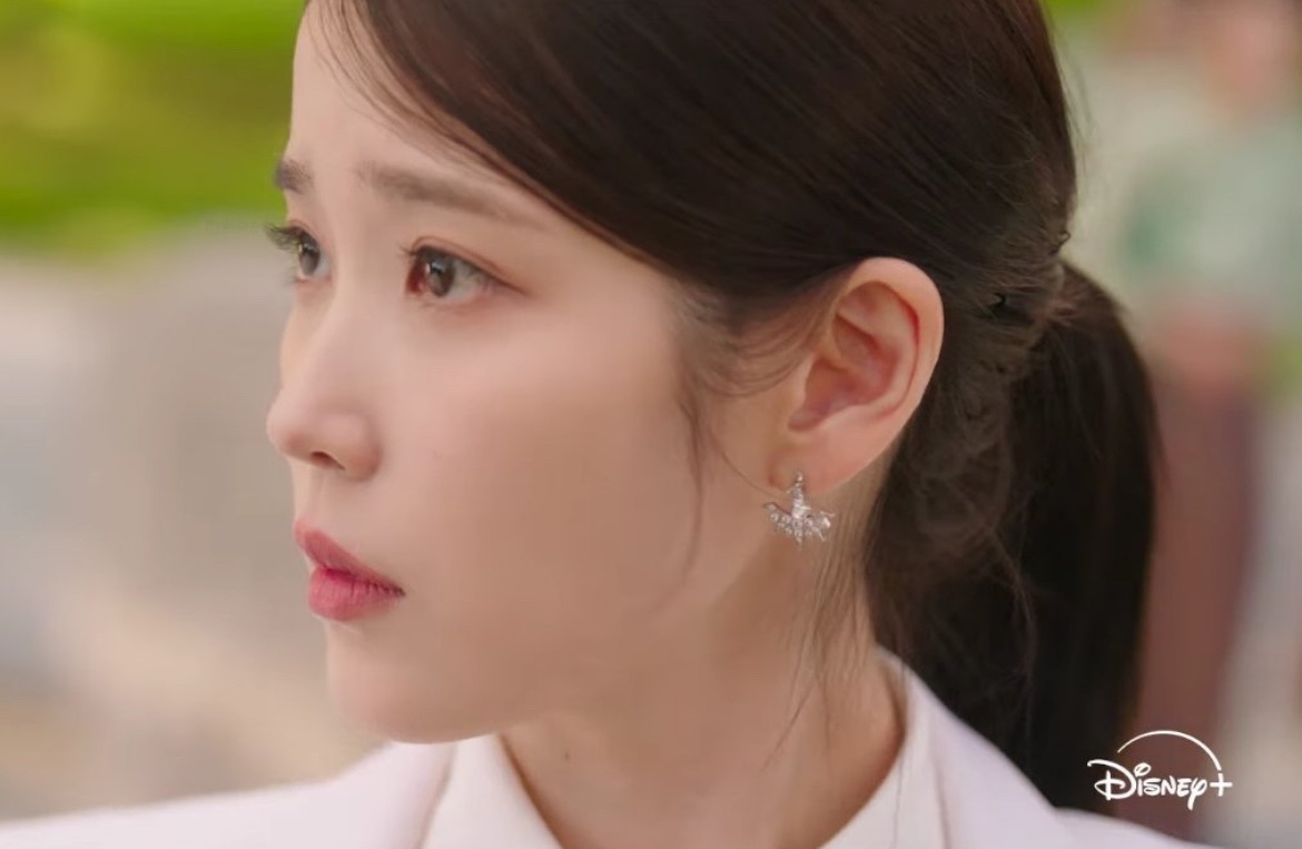 this side profile godd she leaves me thoroughly astonished