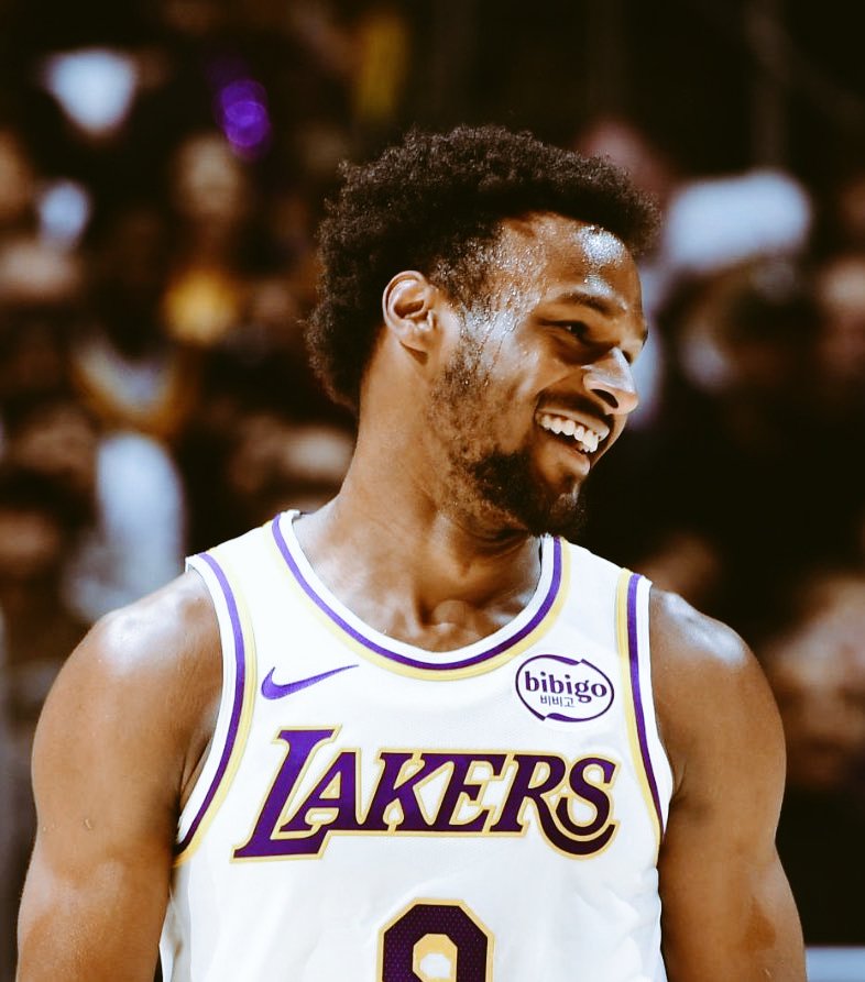 BronMuse tweet media