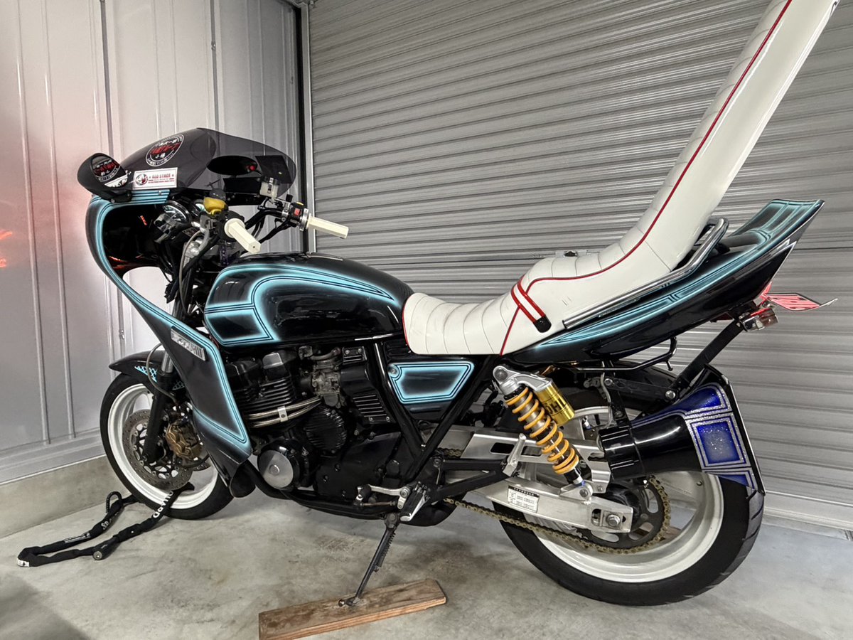 ﾊﾞｲｸのｶｽﾀﾑﾍﾟｲﾝﾄ屋の作業風景 tweet media