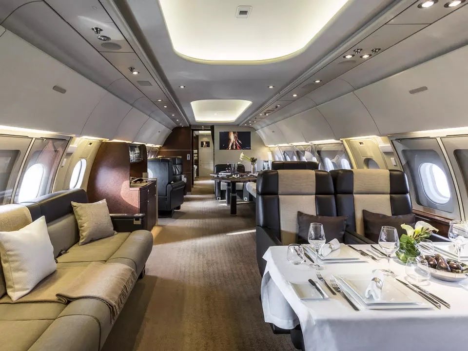 ridewithjetra's tweet image. Jetra reviewed the Airbus ACJ318: 8–10 hour range, wide cabin with lounge-style layout, bedrooms, and full amenities. Not the biggest ACJ, but super comfortable and versatile. Jetra rating 8.4/10.
#jet #jetra #luxury #acj318