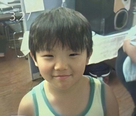 when woozi was a baby, he was very quiet and calm. even when his parents took him to noisy places, he could still fall into a deep sleep. but for his parents, that became a concern, so they considered taking him to the hospital 😭